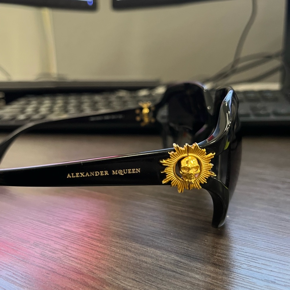 Alexander McQueen Sunglasses with Gold Skull Halo Details + Original Case -RARE